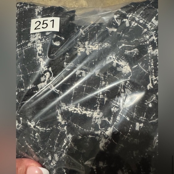 Alice and Olivia Yardley Cropped Fray Hem Jacket/Small - Picture 11 of 11